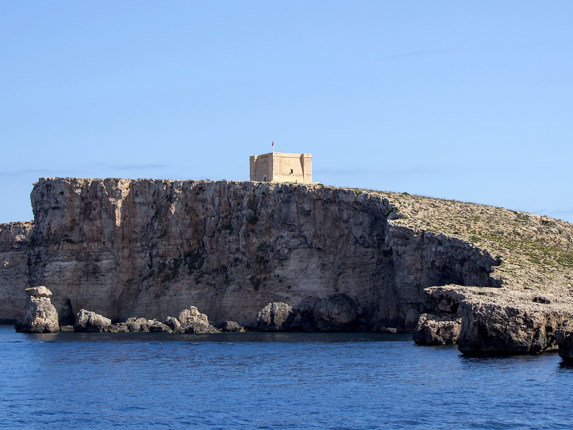Torre de Santa María en Comino la torre de Santa María sobre la costa de Comino