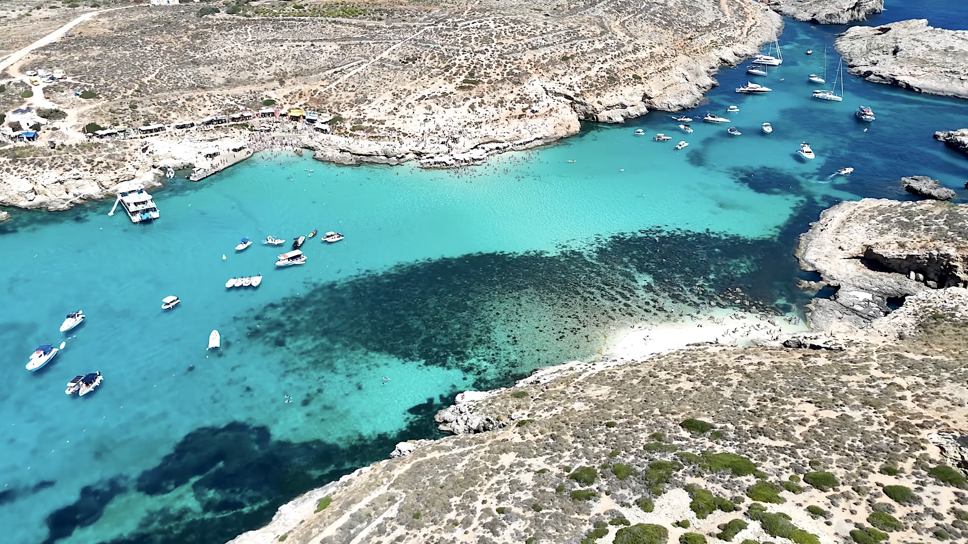 Blue lagoon di Comino veduta della blue lagoon di comino da un drone