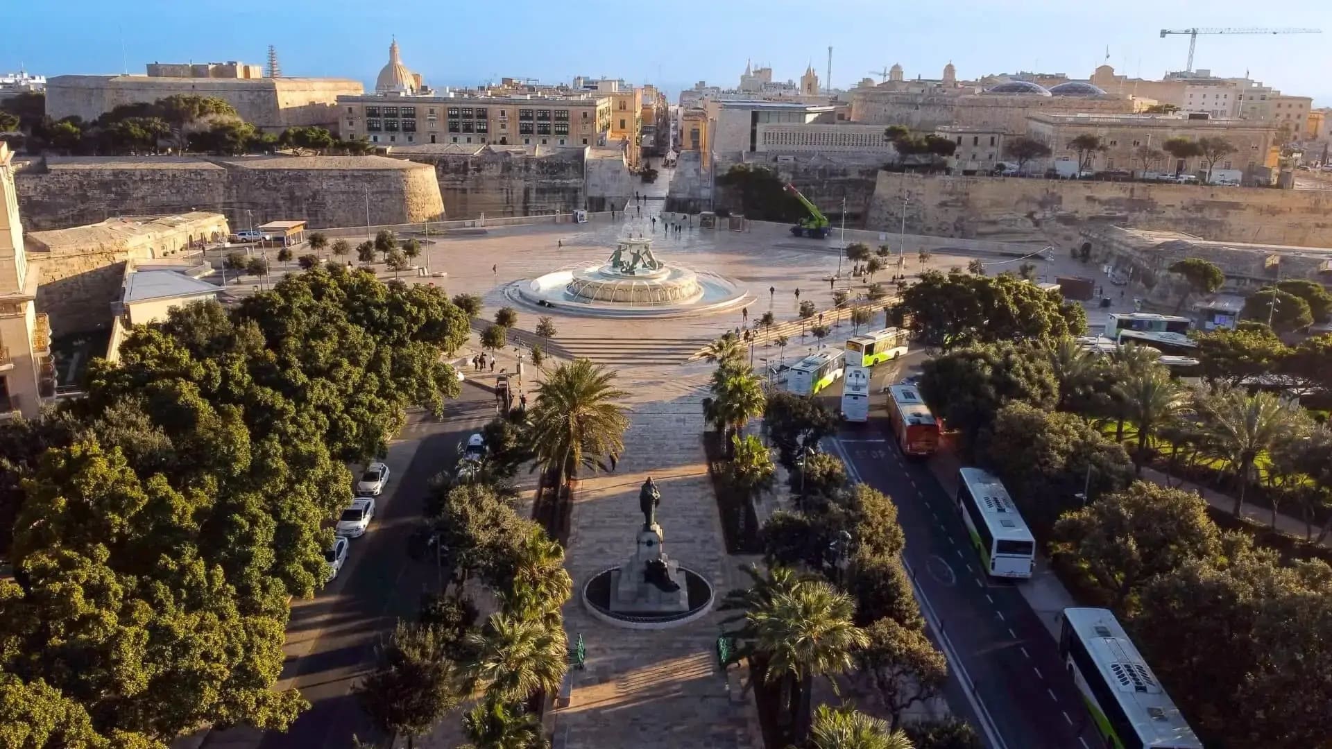 La Valletta vista dal cielo Vista aerea di La Valletta tra i suoi due porti, Malta