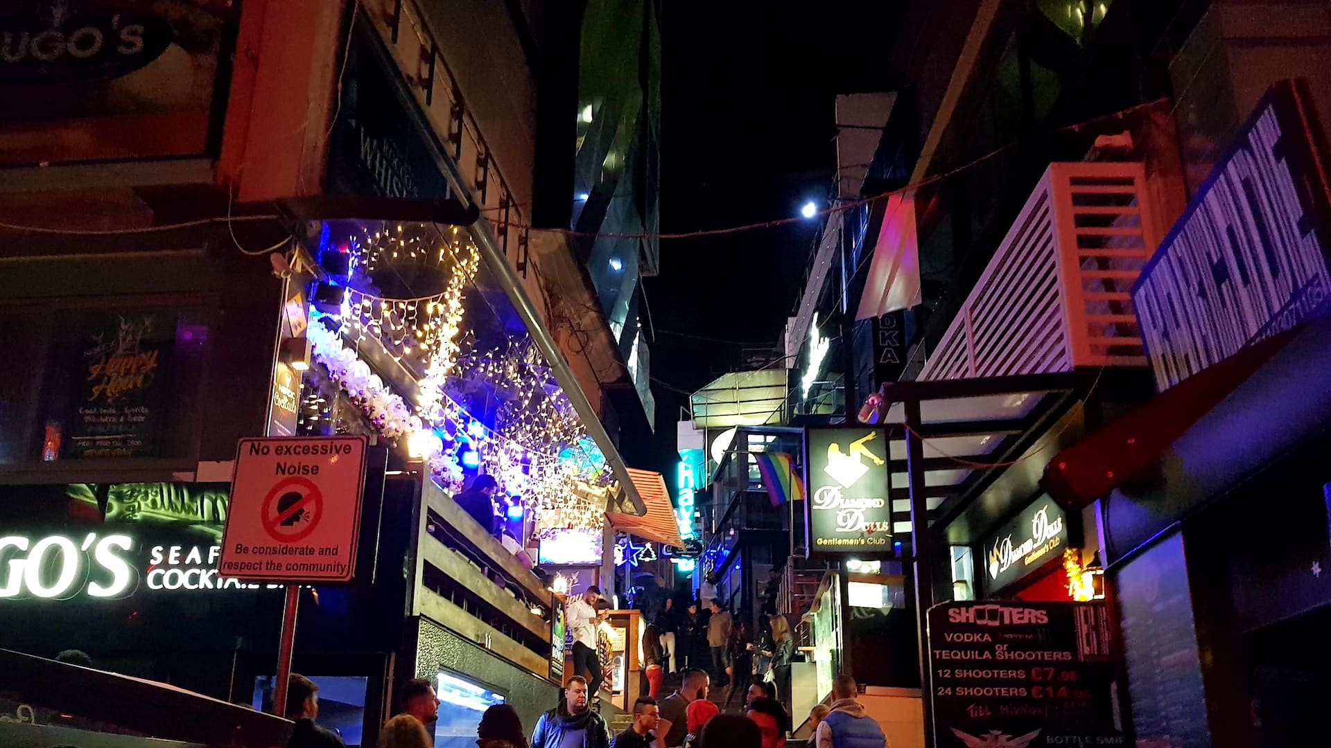 Paceville by night Paceville et ses enseignes la nuit