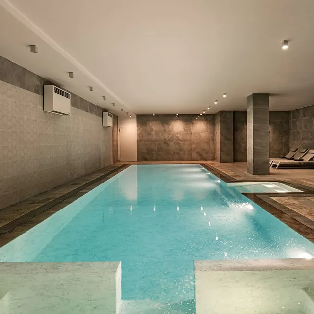Piscine intérieure chauffée du spa du Barceló Fortina Malta