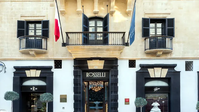 Façade du Rosselli AX Privilege sur Merchants Street à La Valette