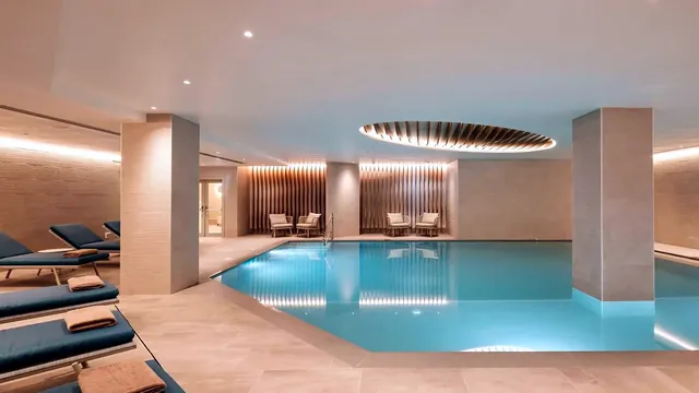 Piscine intérieure du Hyatt Regency Malta