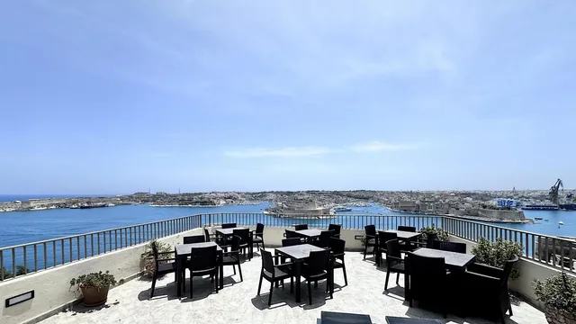Vue sur les Trois Cités depuis la terrasse du Grand Harbour Hotel à La Valette