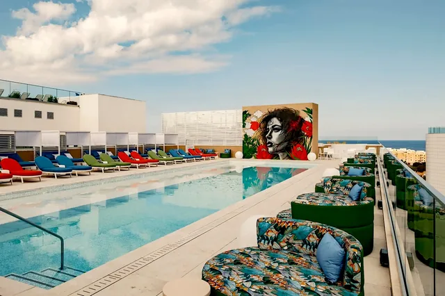 Rooftop avec piscine du Hyatt Centric Malta