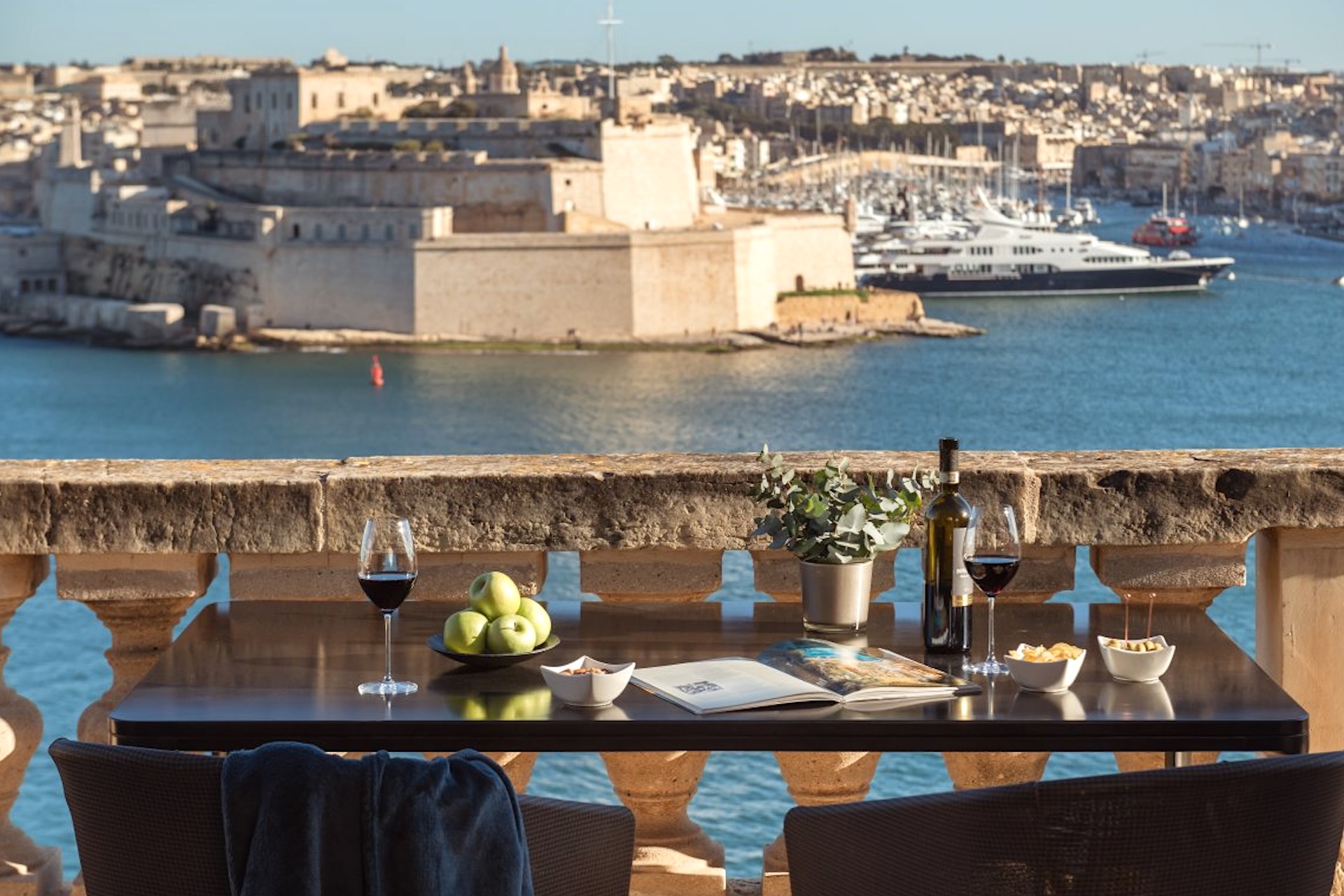 Vista sulle Tre Città da un balcone dell'hotel Iniala Valletta