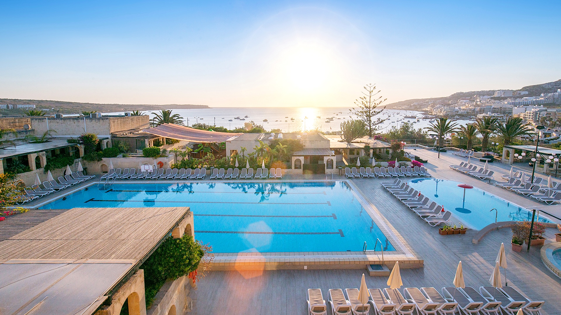 View of the pool at Mellieħa Holiday Centre and Mellieħa Bay
