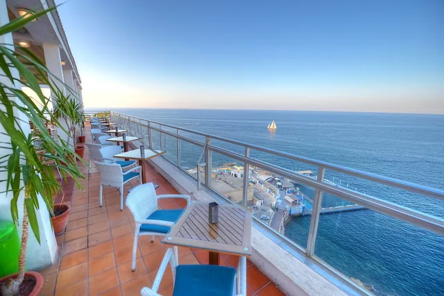 Vue sur la mer depuis la terrasse du Preluna Hotel à Sliema