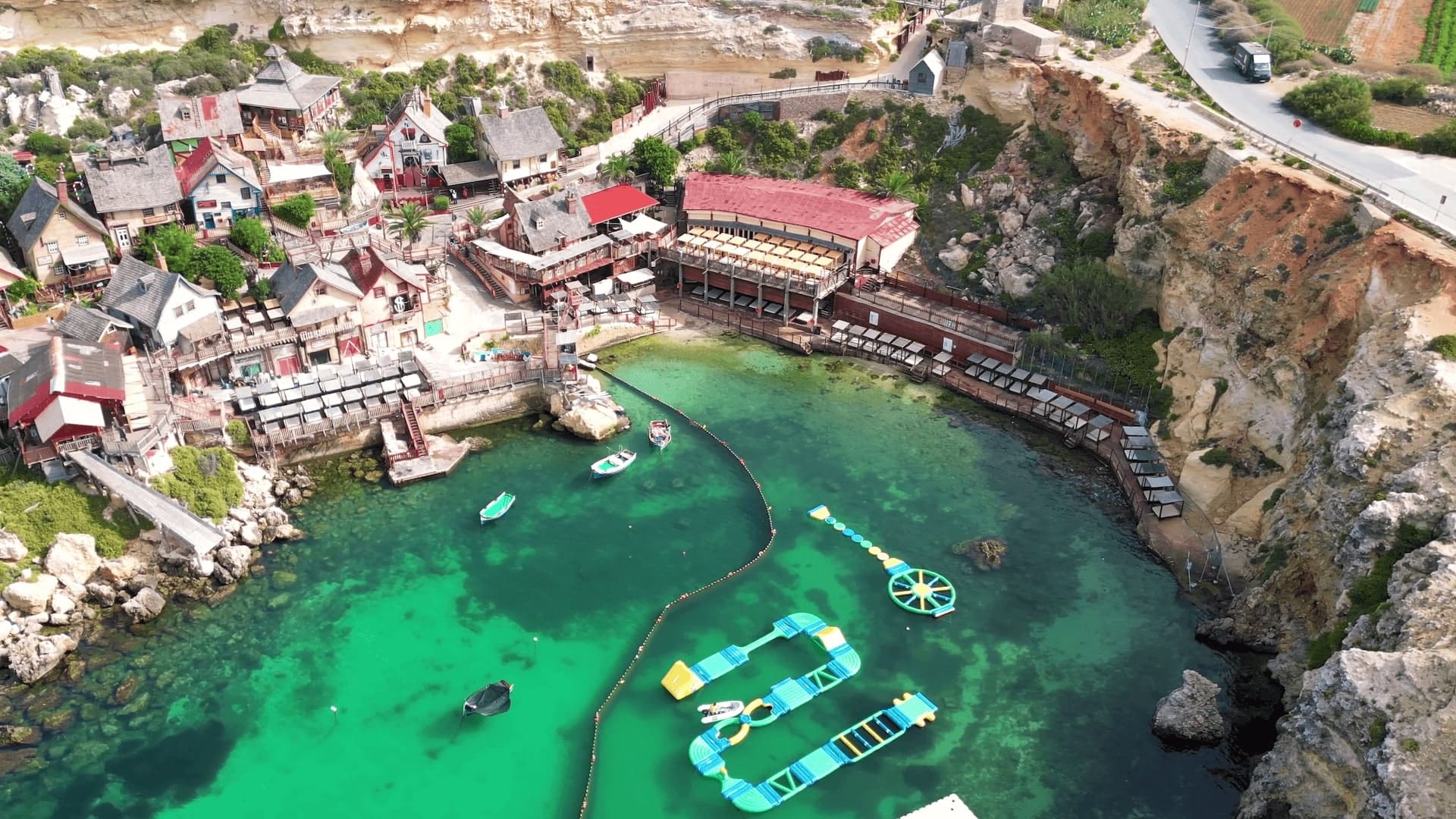 Vista aérea del Popeye Village en Malta