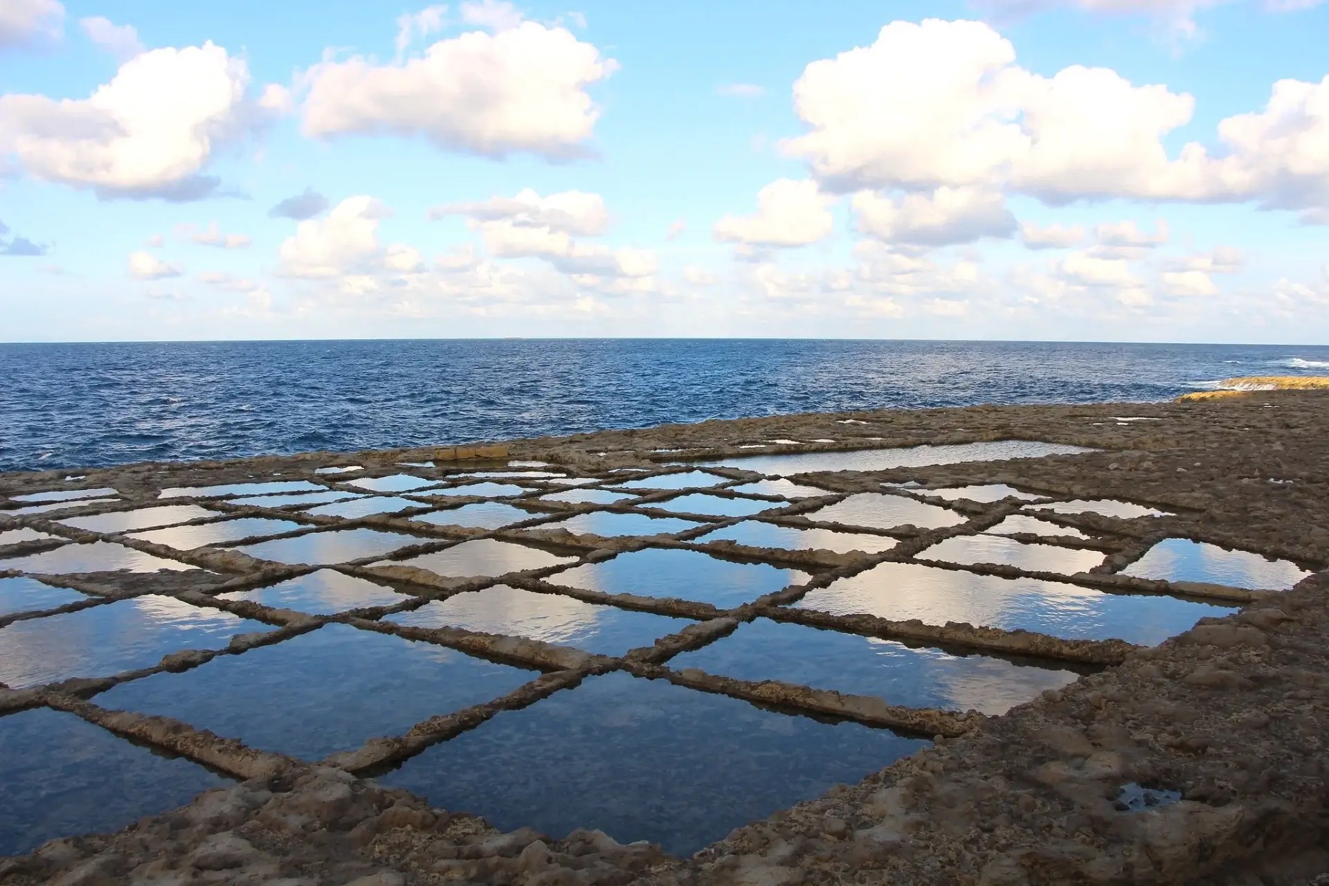 Los Salinas de Xwejni, Gozo, Malta Los Salinas de Xwejni, Gozo, Malta