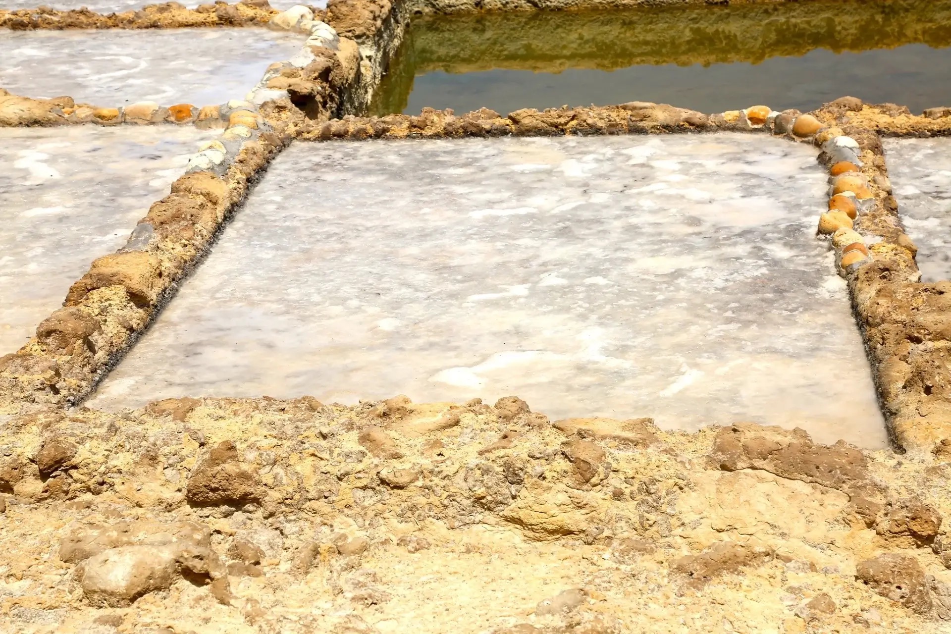Los Salinas de Xwejni, Gozo, Malta Los Salinas de Xwejni, Gozo, Malta
