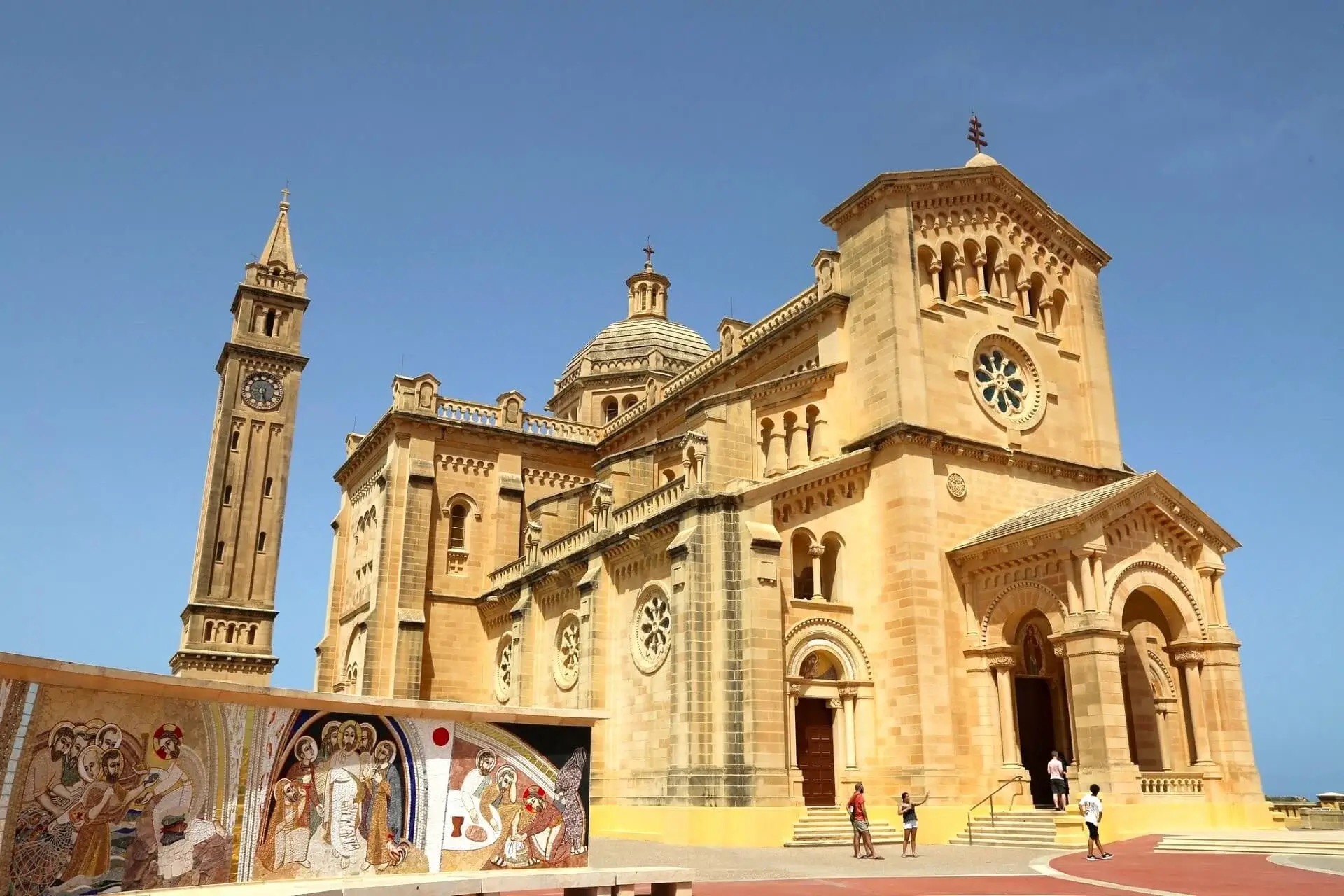 Basílica de Ta’ Pinu Basílica de Ta’ Pinu, Gozo, Malta
