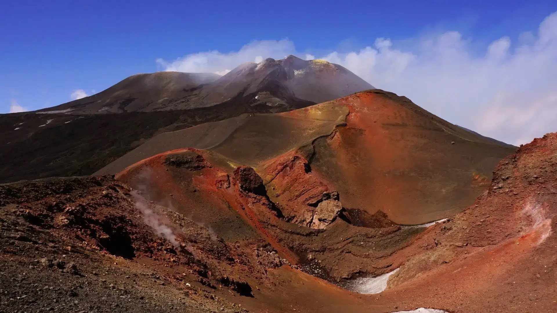 Etna, Sicile Cratères et coulées de lave sur les pentes de l’Etna