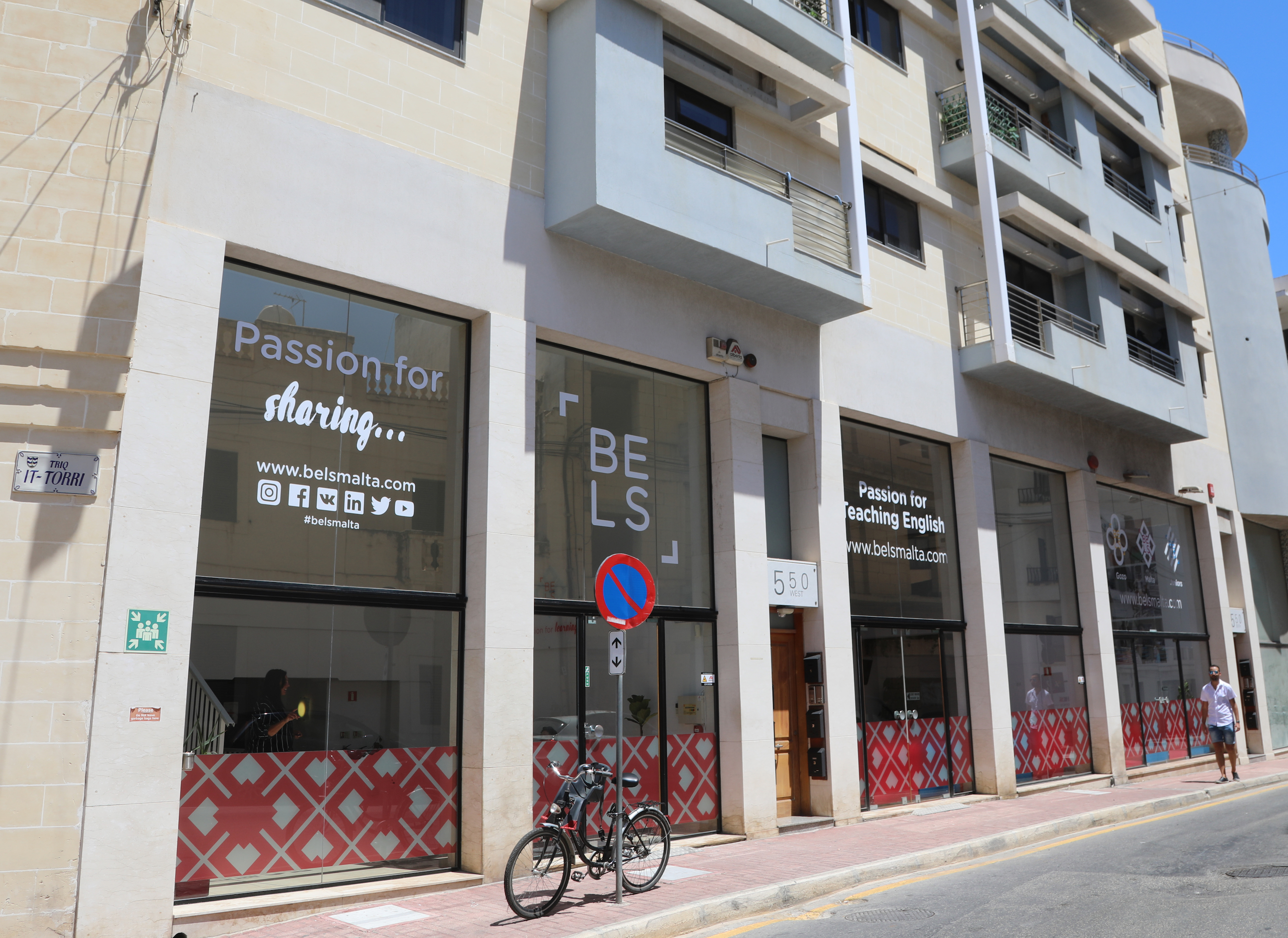 Fachada de BELS Malta Fachada de la escuela BELS Malta en el 550 West de St Paul’s Bay