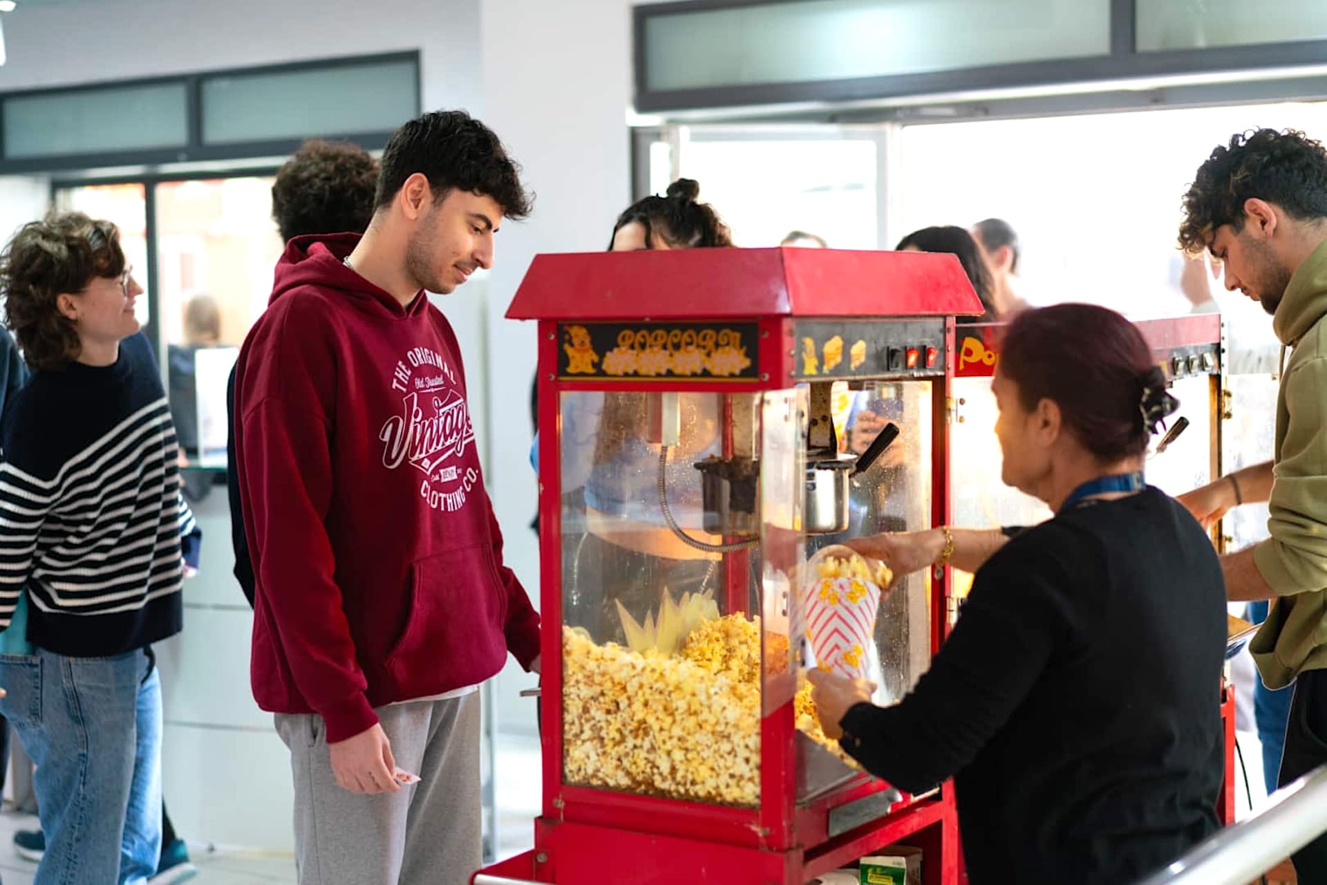 Machine à pop-corn lors d’une activité étudiante à EC Malta
