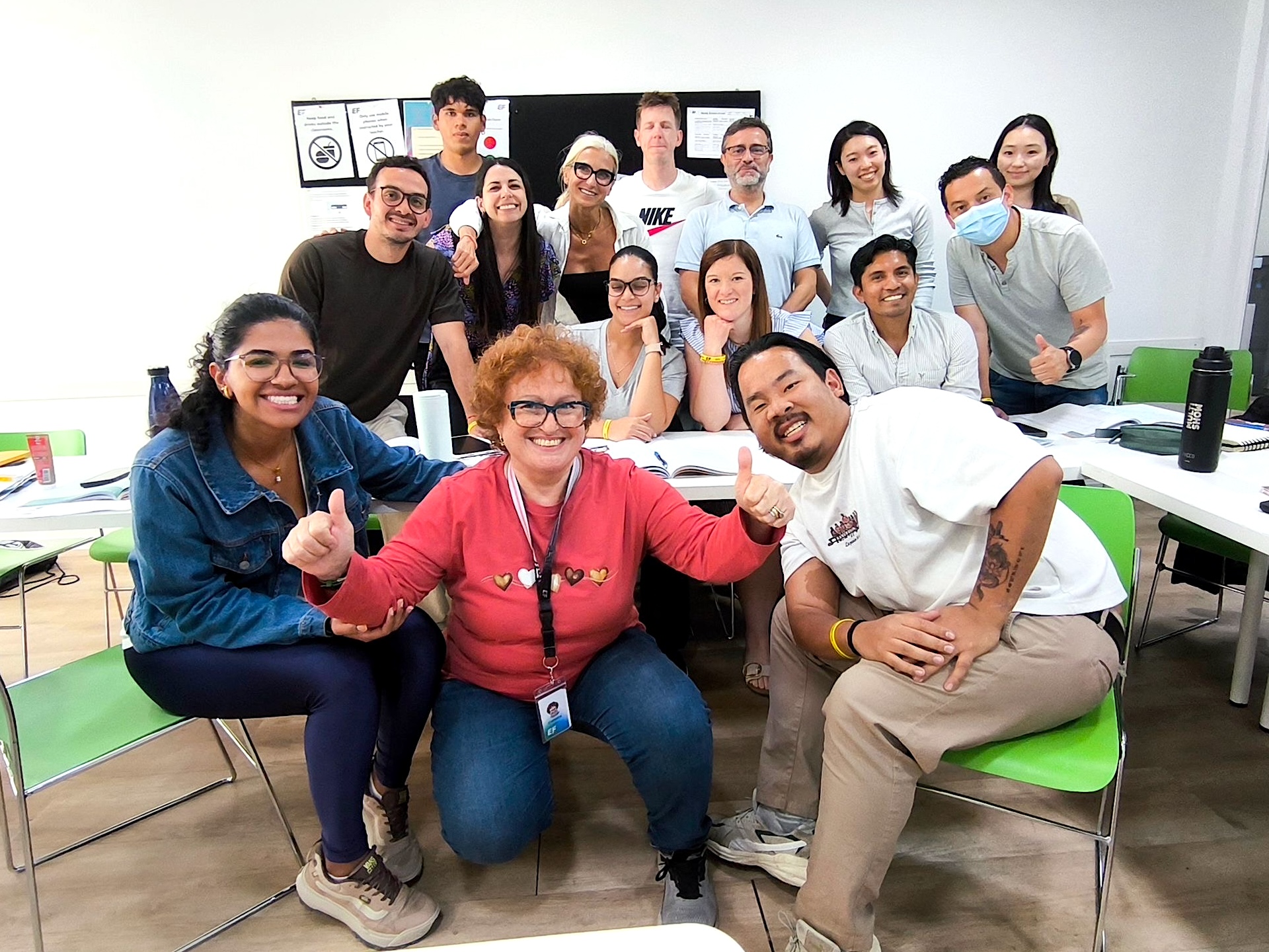 Turma de adultos na EF Malta Turma de adultos da EF Malta com a sua professora