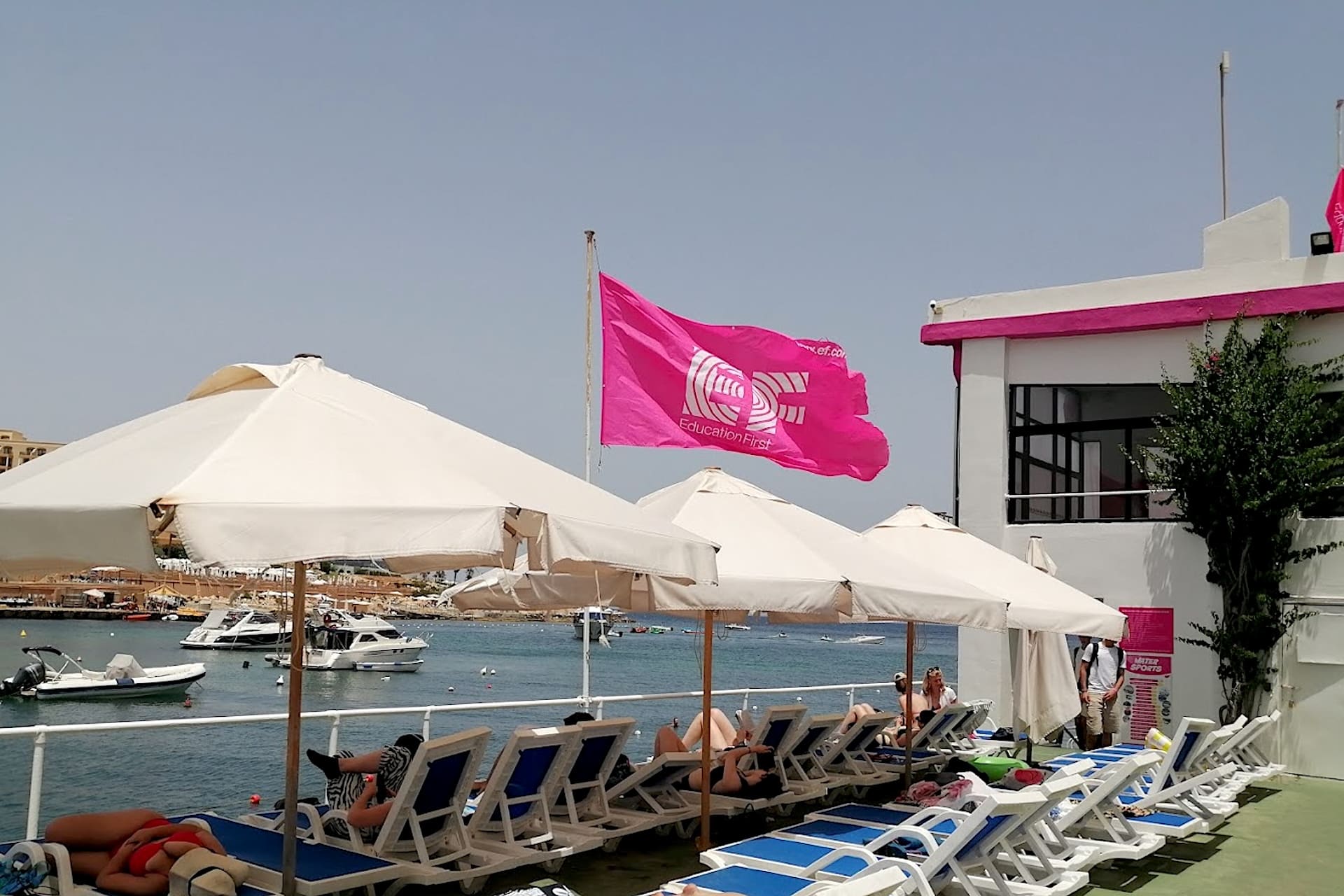 EF Beach Club da EF Malta EF Beach Club privado da EF Malta à beira-mar