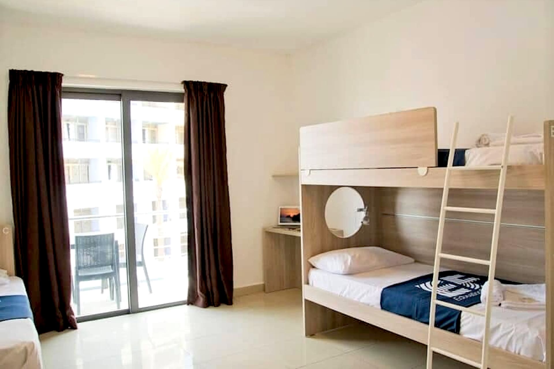 Quarto de residência da EF Malta Quarto de uma residência de estudantes da EF Malta com beliches