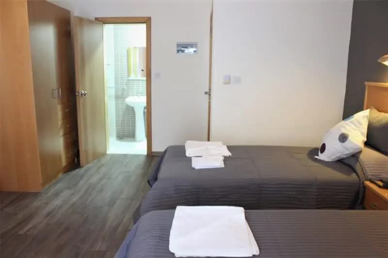 ESE residence room Twin room with en-suite bathroom in an ESE Malta residence