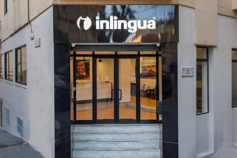 Entrée extérieure de l'école Inlingua