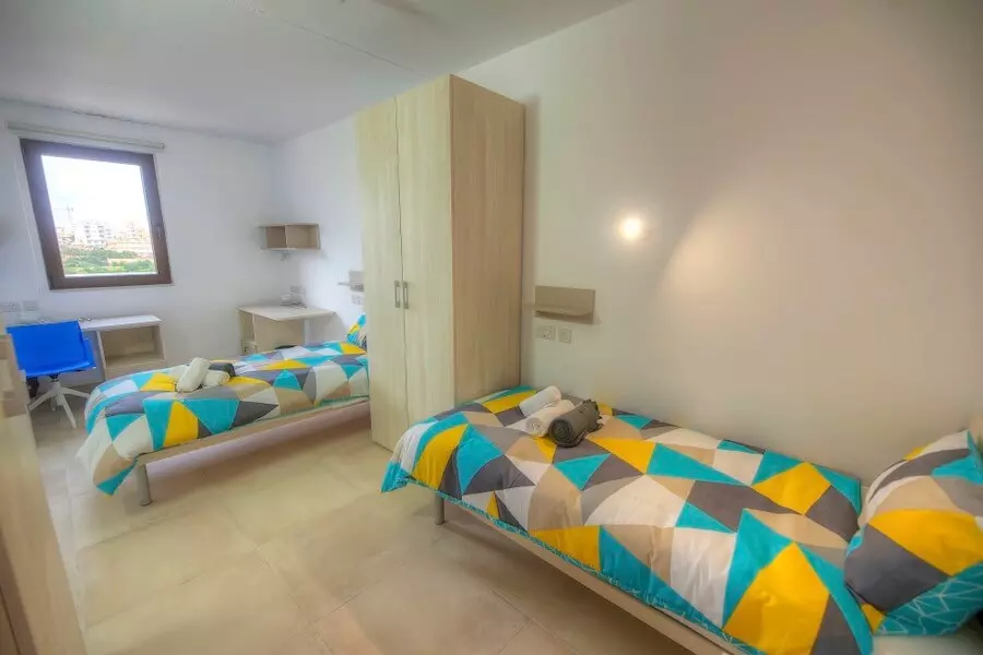 Chambre avec deux lits Campus Hub de Malte