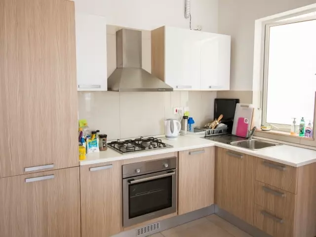 Cocina de un apartamento compartido en EC Malta