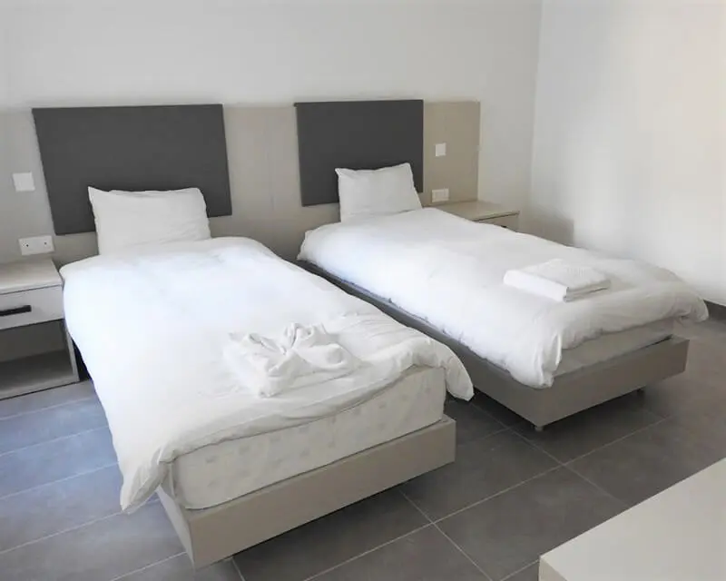 Quarto apartamento Central ESE com duas camas