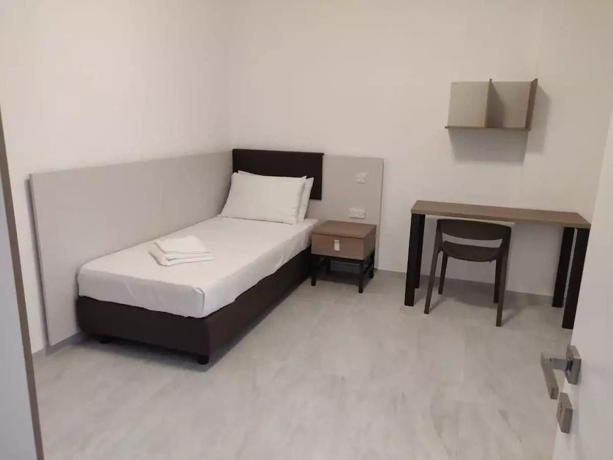 Single Bedroom of Claret Apartment