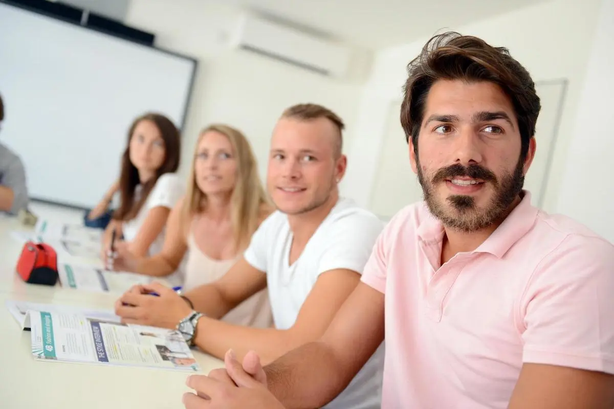 Groupe d'étudiants en cours d'anglais IELS Malte