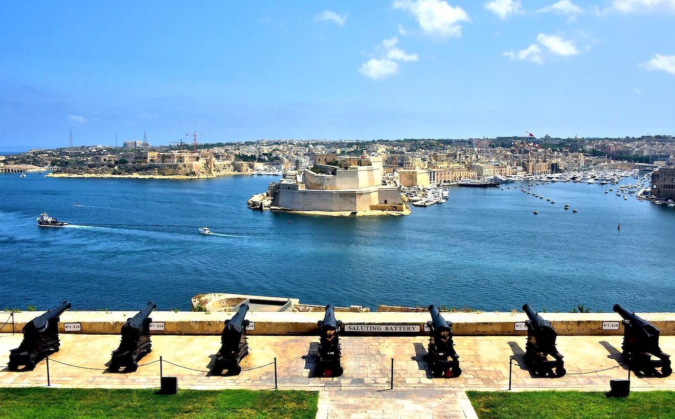 Disparos disparo de cañón desde La Valeta capital de Malta