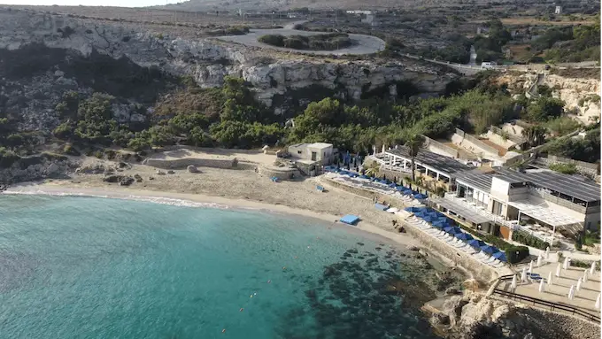 Playa de Paradise Bay con restaurante