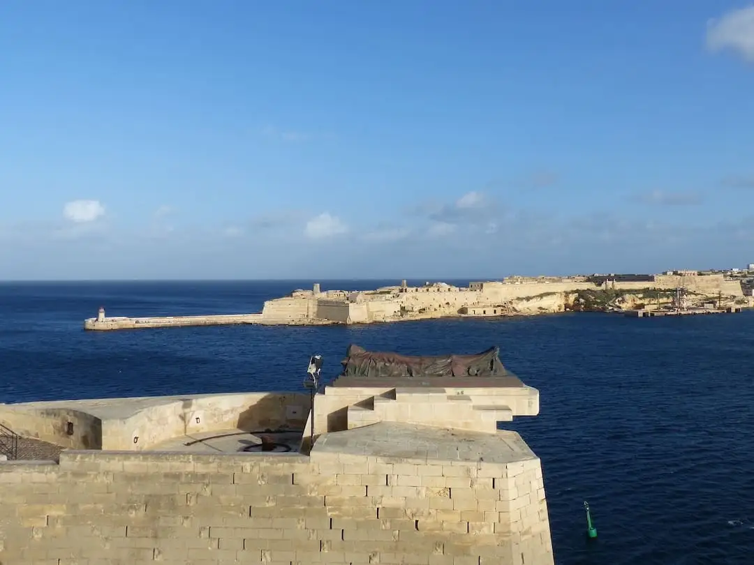 Valletta War Memorial with view of the Harbour