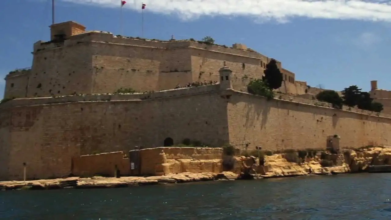 Vue sur les remparts des trois cités de Malte