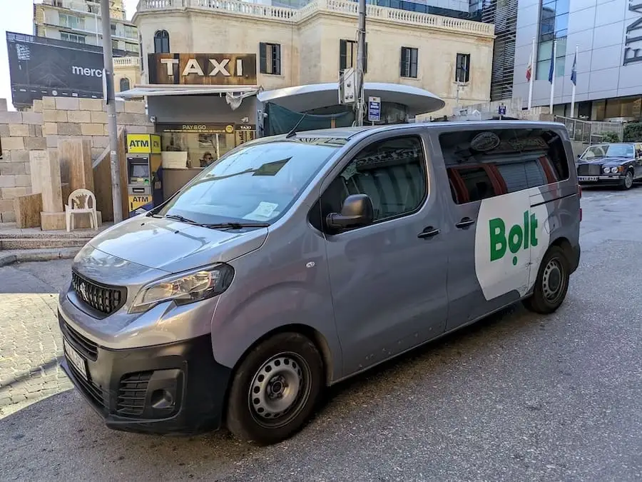 Bolt Malta Minivan grigio di Bolt a Malta
