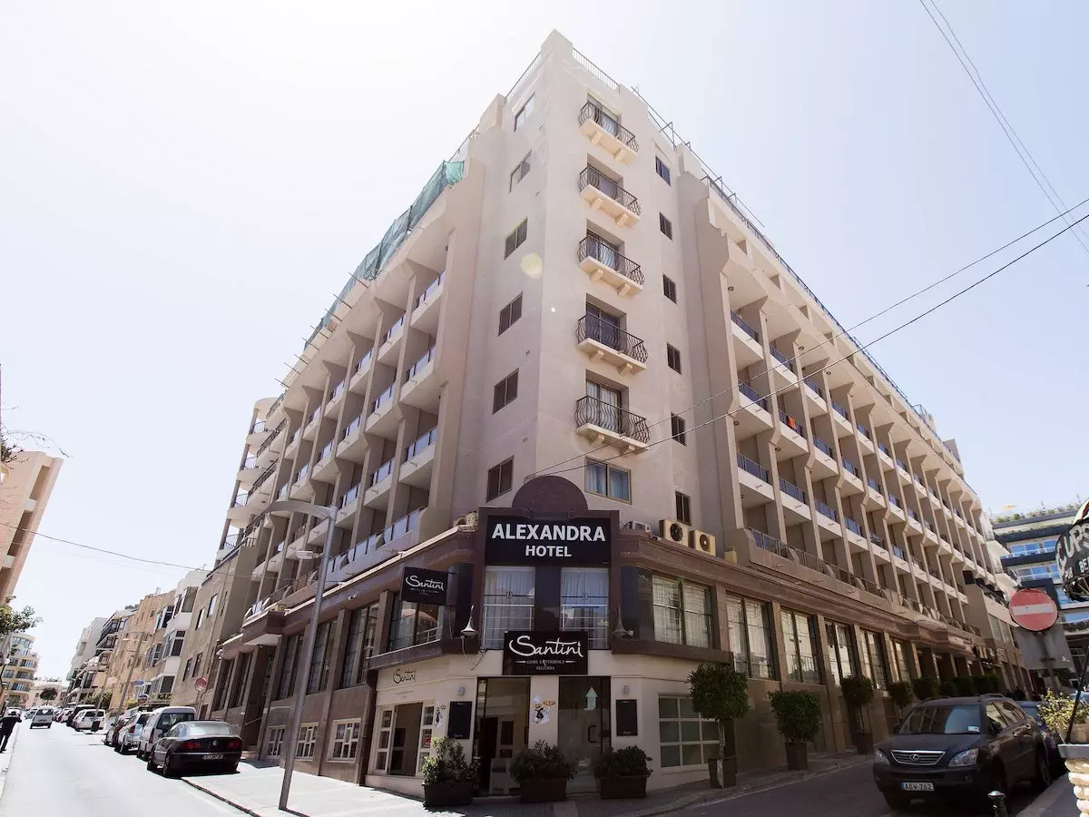 Edificio exterior del Alexandra Hotel Malta