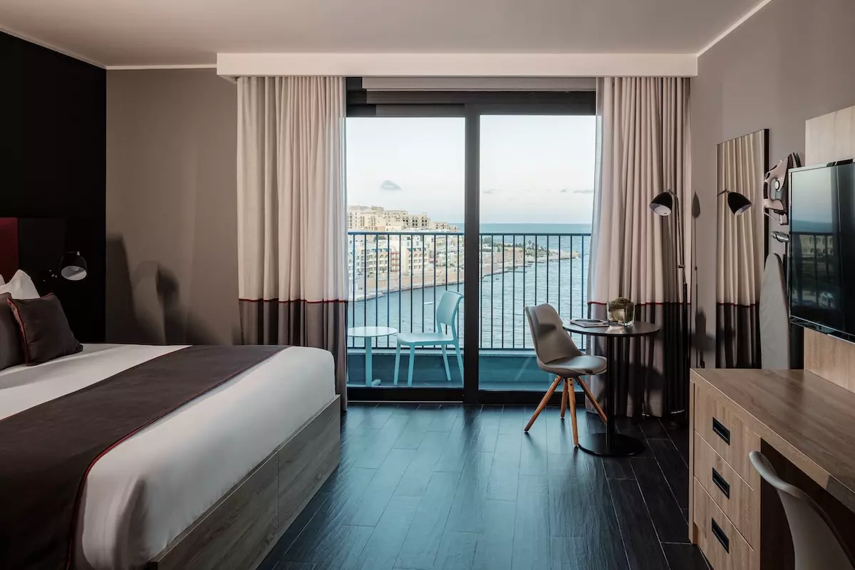 Luxury room with sea view at the be.hotel