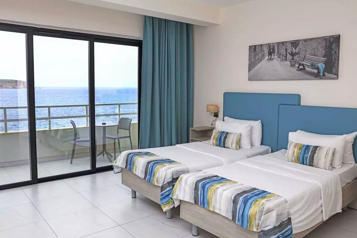 Quarto com vista para o mar do Hotel Labranda Riviera em Malta