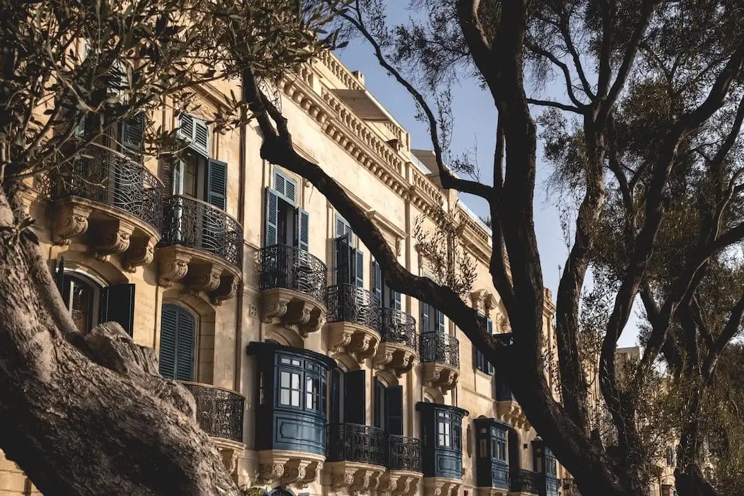 Front facade of the luxury hotel Iniala Harbour House