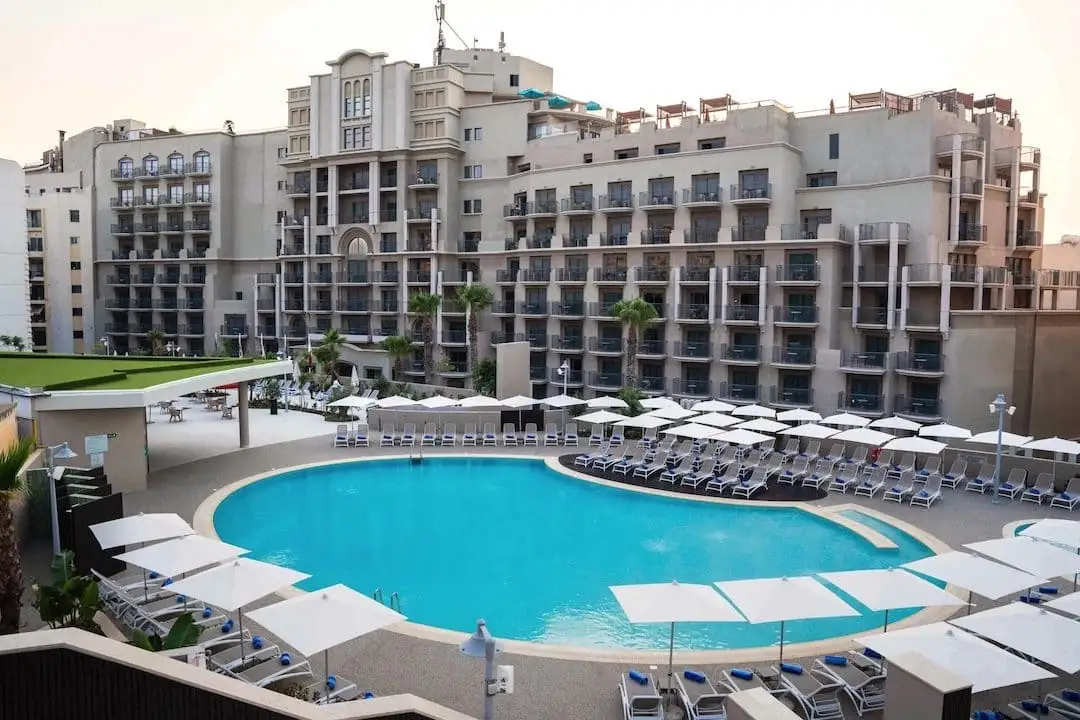 Fachada do hotel de luxo Marriott Hotel & Spa Malta