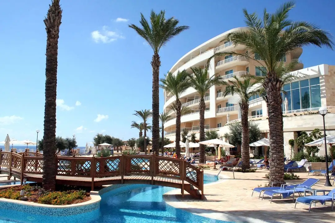 Piscinas exteriores Radisson Blu Resort – Golden Sands