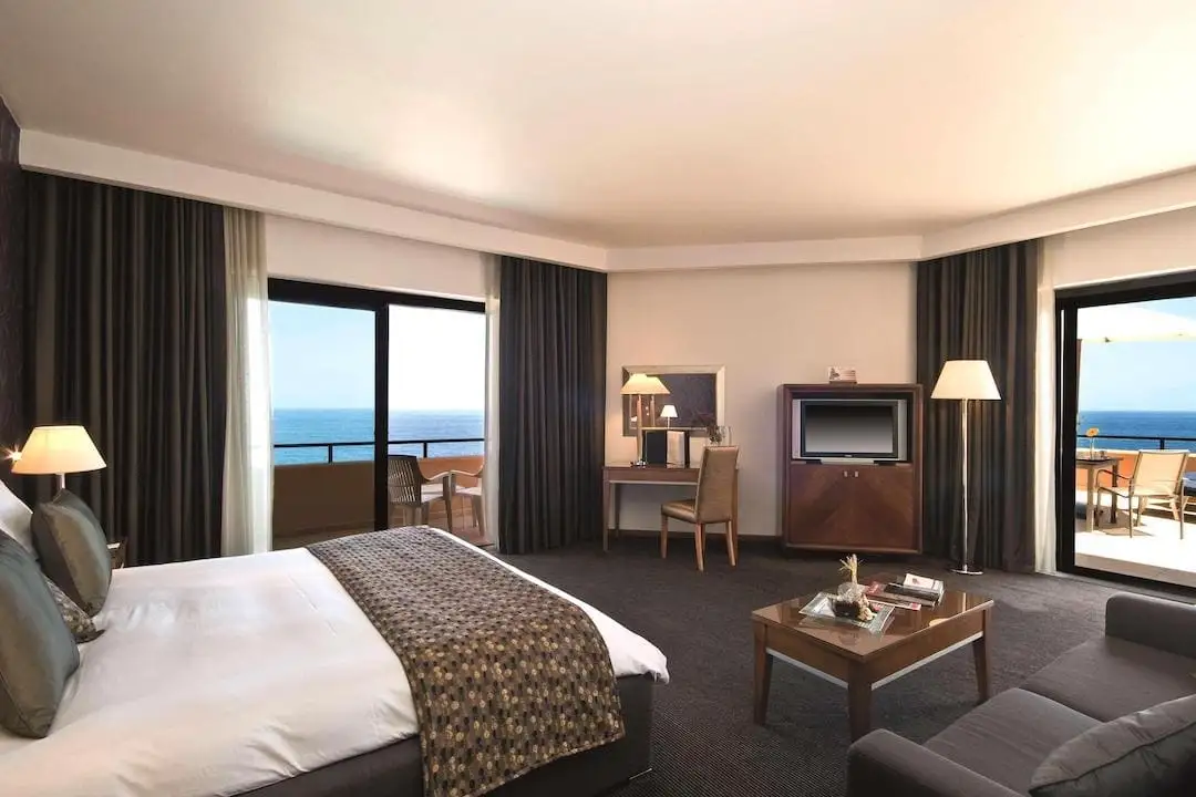 Room with sea view: Radisson Blu Resort – St. Julian’s