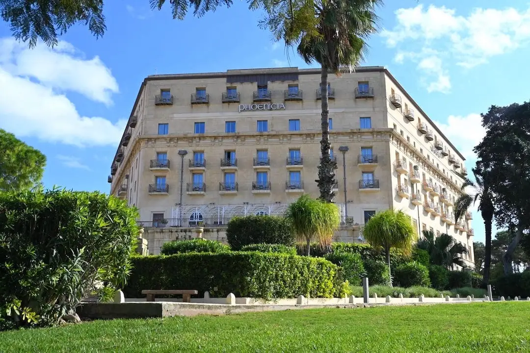 Vista di The Phoenicia Malta dai giardini dell'hotel