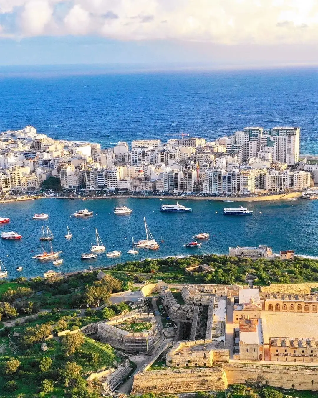 Vista aérea del Ferry de Sliema en Malta