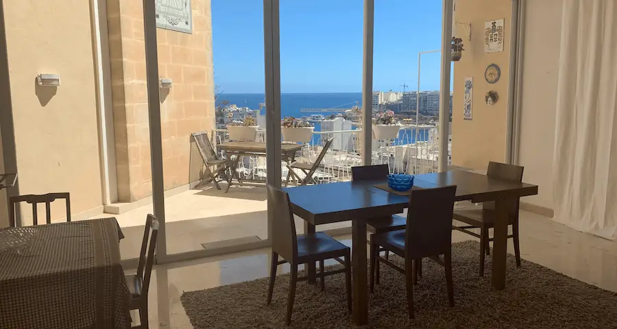 Apartment with a terrace offering a sea view in Saint Julian's
