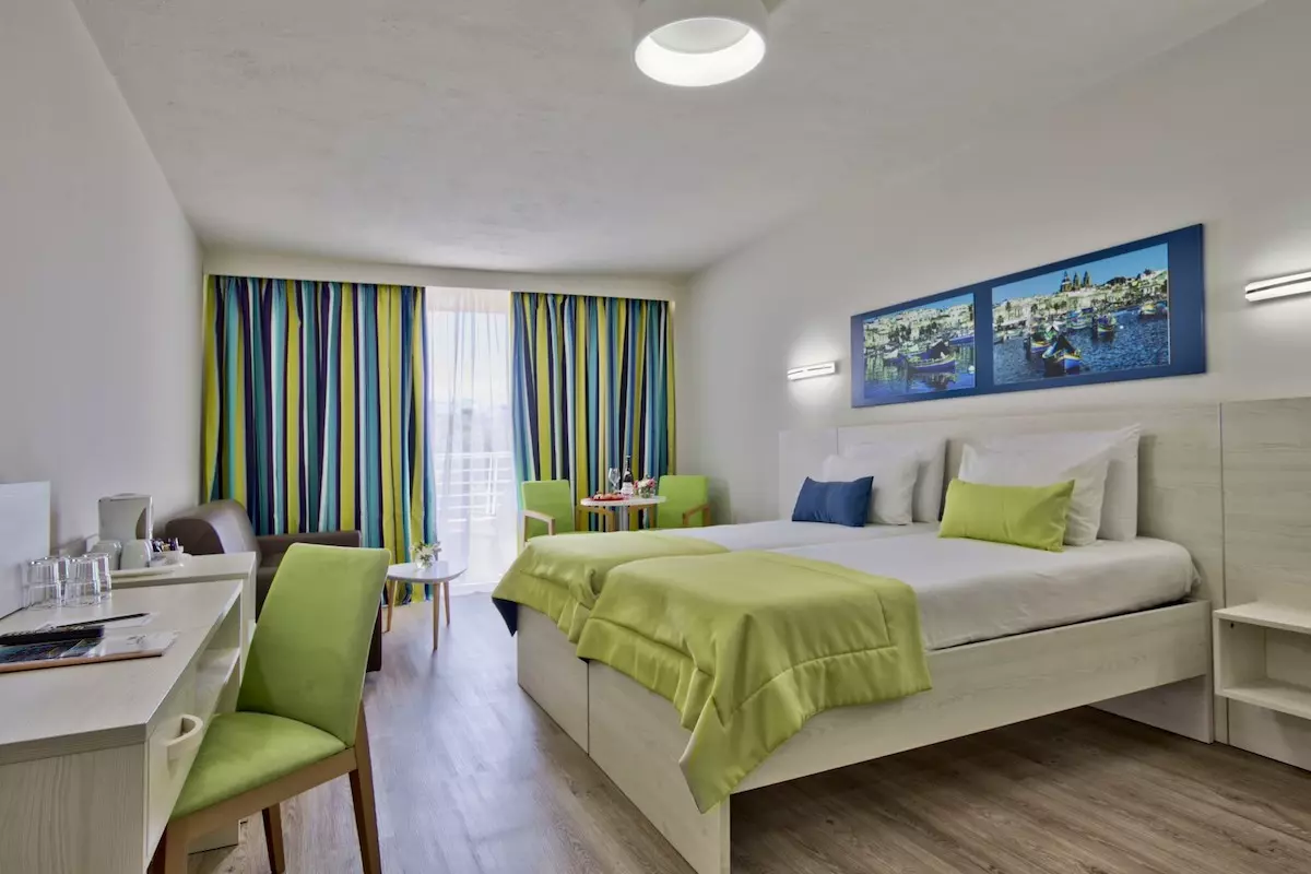 Suite avec deux lits simples hôtel Santana