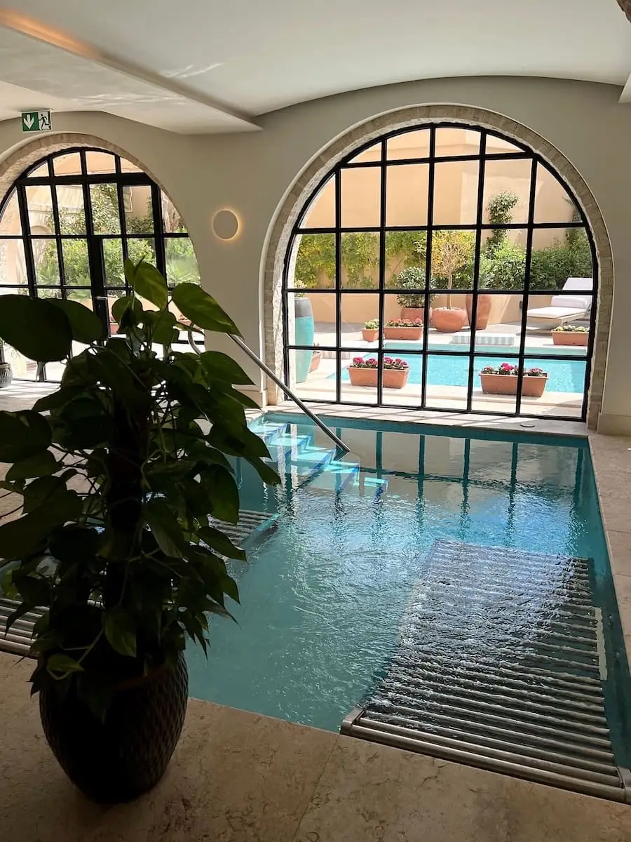 Piscina del spa del Corinthia Palace Malta
