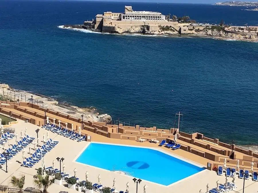 Vista sul casinò dal Corinthia St George's Bay di Malta