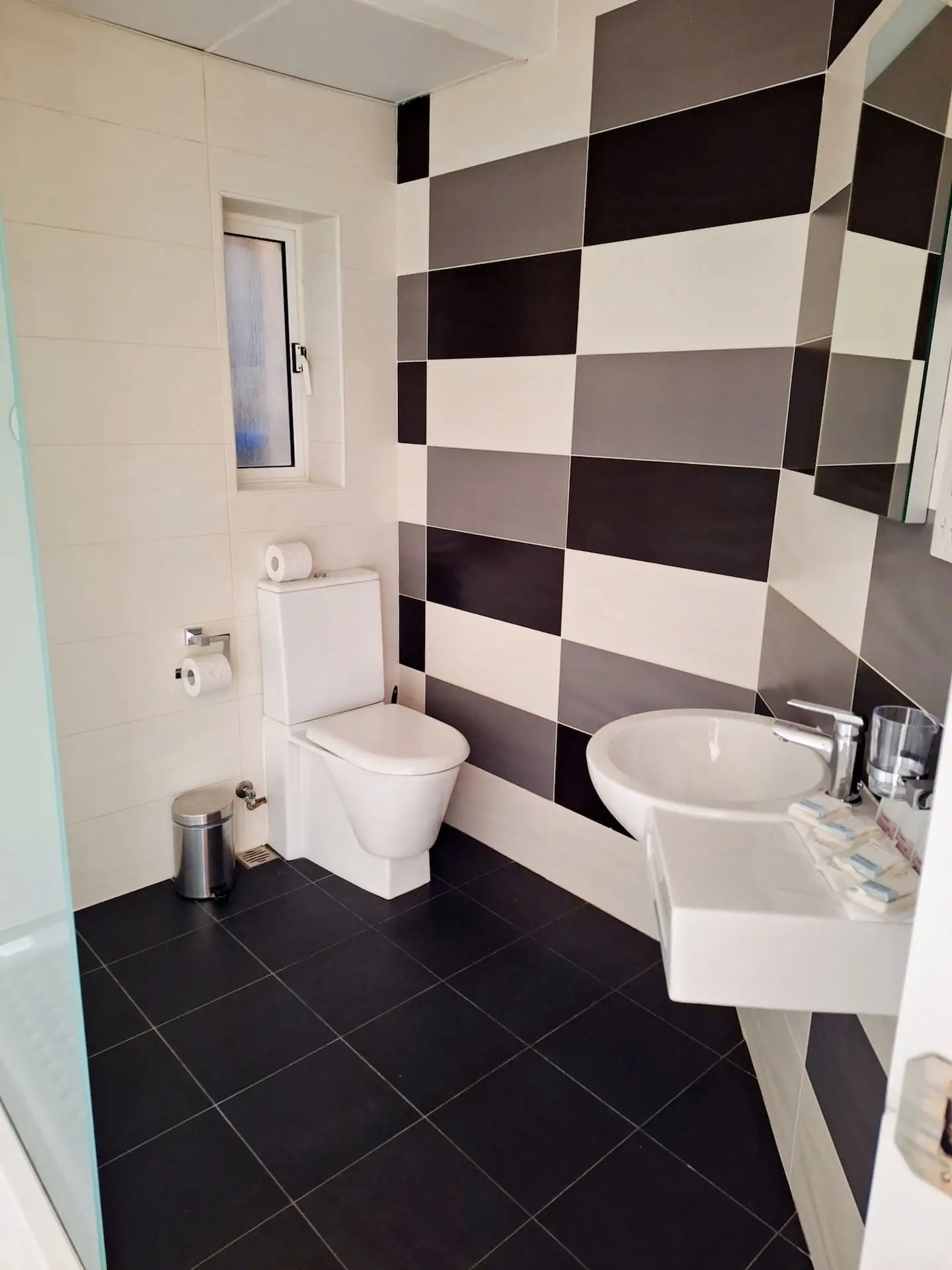 Modern bathroom at the Day's Inn