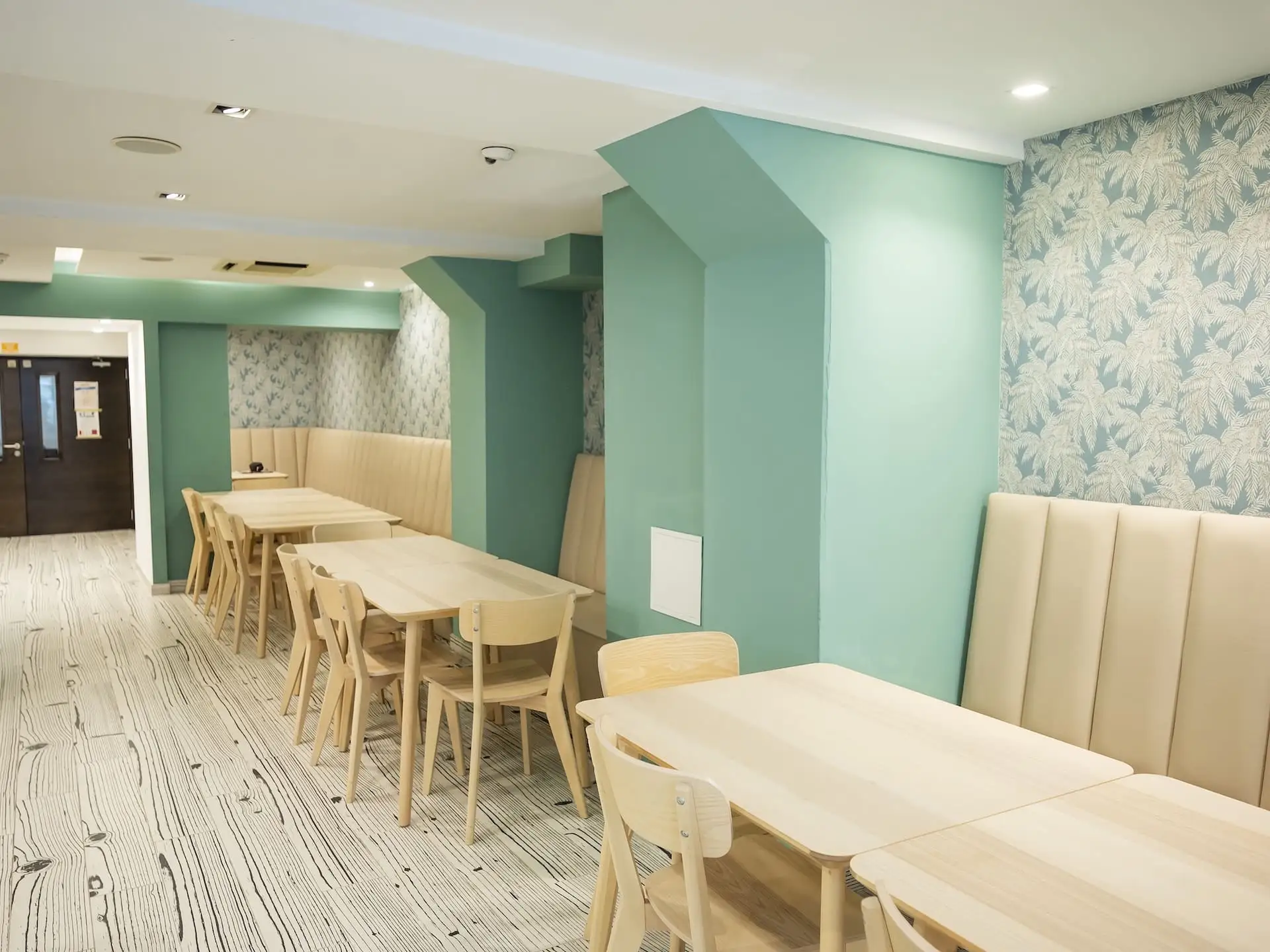 Breakfast room at the Day's Inn