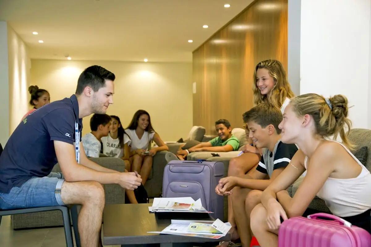Supervisor talking with teenagers during a language stay welcome